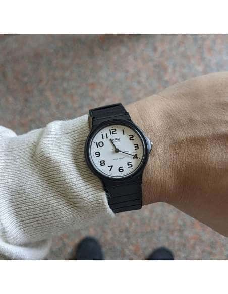 Reloj para Hombre Clásico con Esfera Blanca y Correa Negra de Resina - Casio MQ-24-7B2LEG