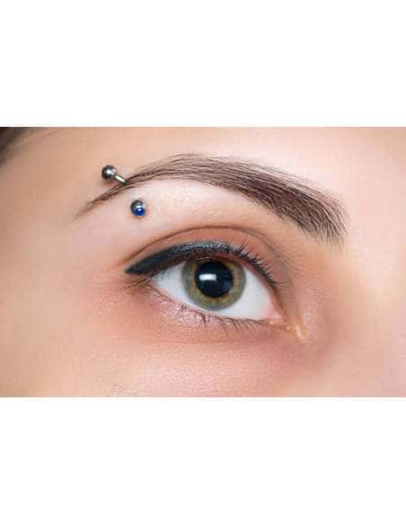 Servicio de Puesta Piercing en la Ceja – Estudio The White Dog