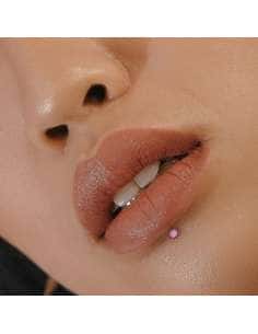 Servicio de Puesta Piercing en el labio (Labret) – Estudio The White Dog
