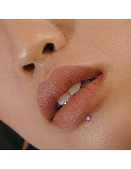 Servicio de Puesta Piercing en el labio (Labret) – Estudio The White Dog