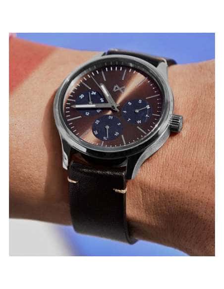 Reloj para Hombre Multifunción con Esfera Marrón y Correa de Piel Negra - Mark Maddox HC7100-47