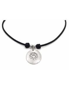 Collar de Seda Negra con Colgante Circular y Motivo de Corazones - Plata de ley