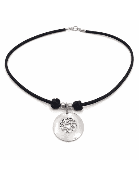 Collar de Seda Negra con Colgante Circular y Motivo de Corazones - Plata de ley